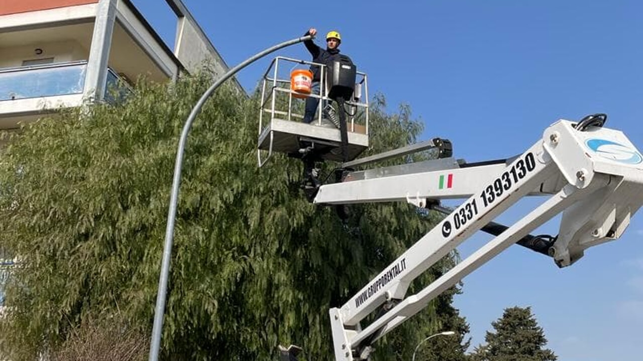 operaio illuminazione