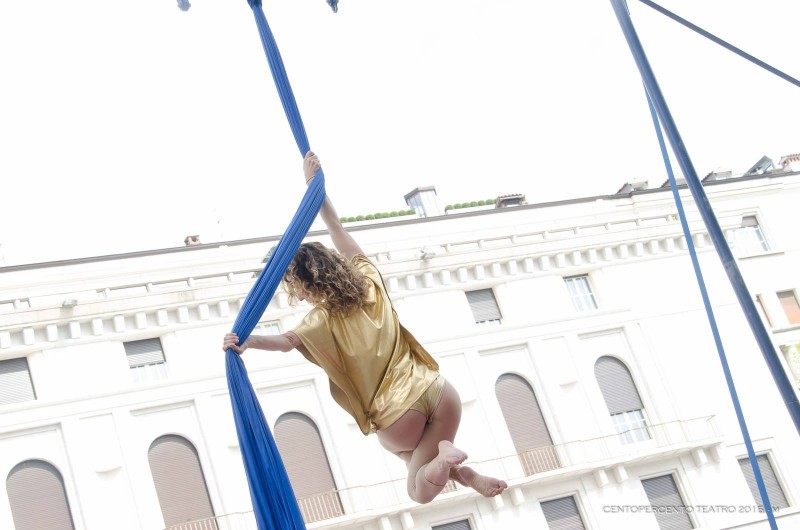 spettacolo acrobatico