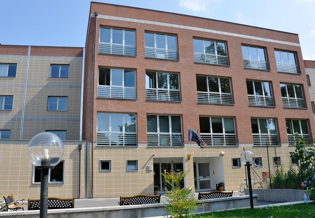 asp pezzani esterno