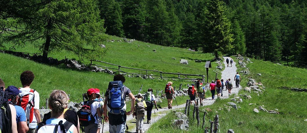 TREKKING