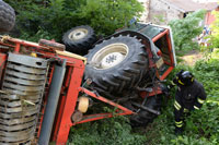 trattore ribaltato tn