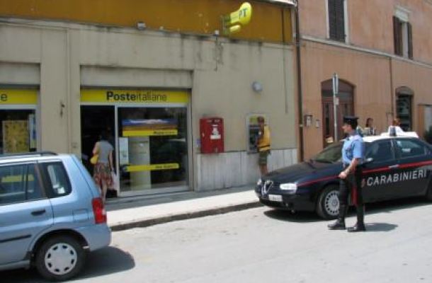 carabinieridavantiunufficiopostale
