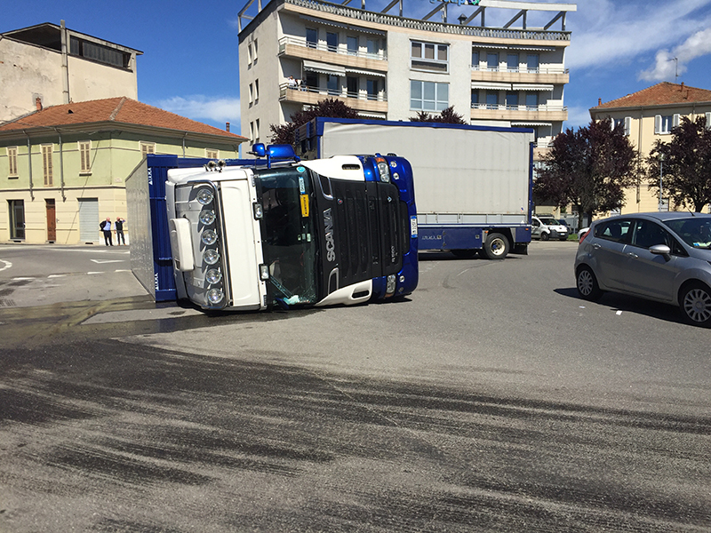rondo carducci incidente1